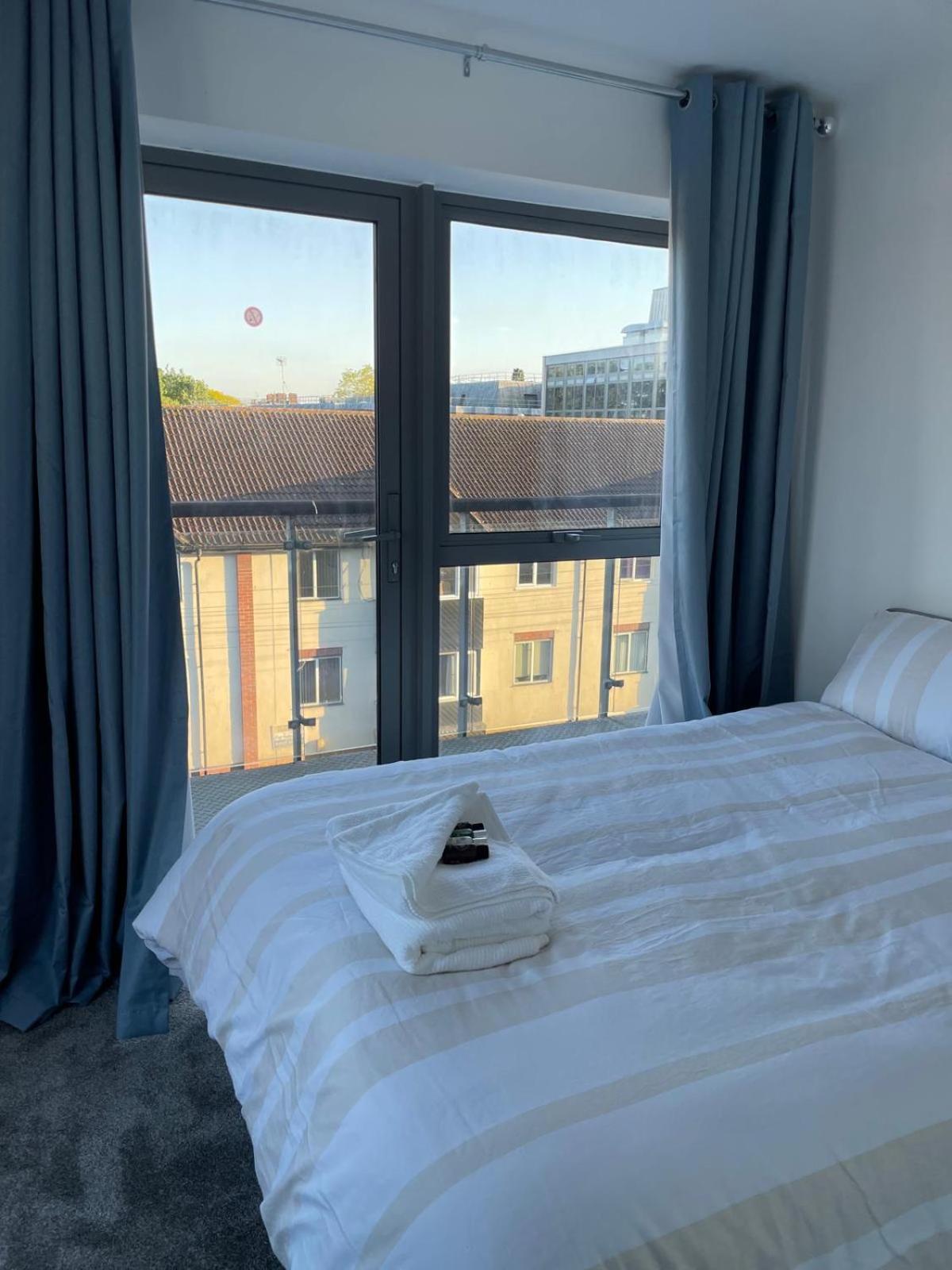Long Letting - Luxurious 3 Bedroom Penthouse In City Centre - Parking Included! Chelmsford Buitenkant foto